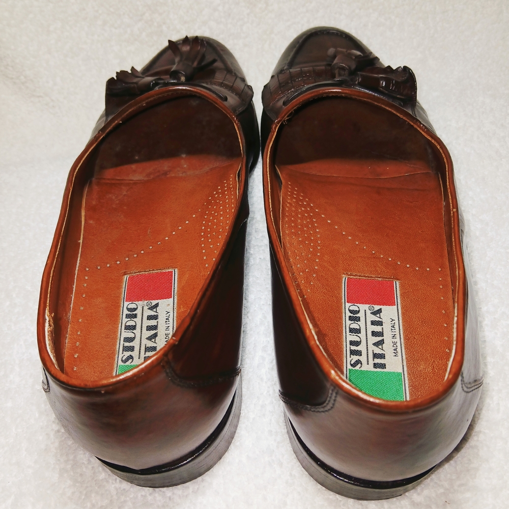 Classic Brown Leather Tassel Loafers for Women - Picture 2 of 6